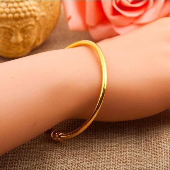 18K Gold Plated Bangle Bracelet - Picture 3 of 4